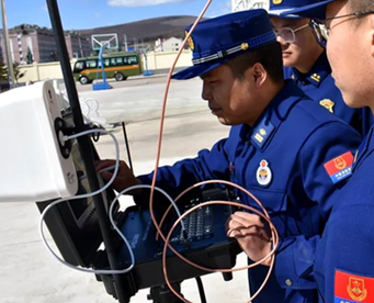 ����һ�ߣ���֯���������˻�ѵ�� ����ͨ�Ŷ��顰ǧ���ۡ�